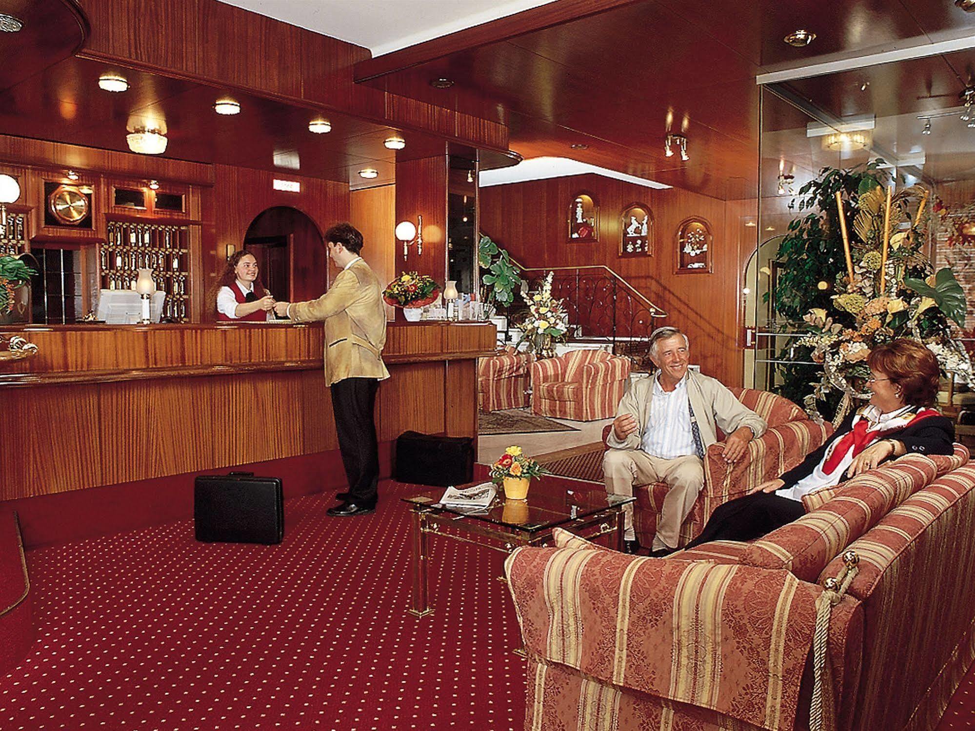 Hotel Am Schlosspark Zum Kurfuerst Oberschleissheim Interior photo