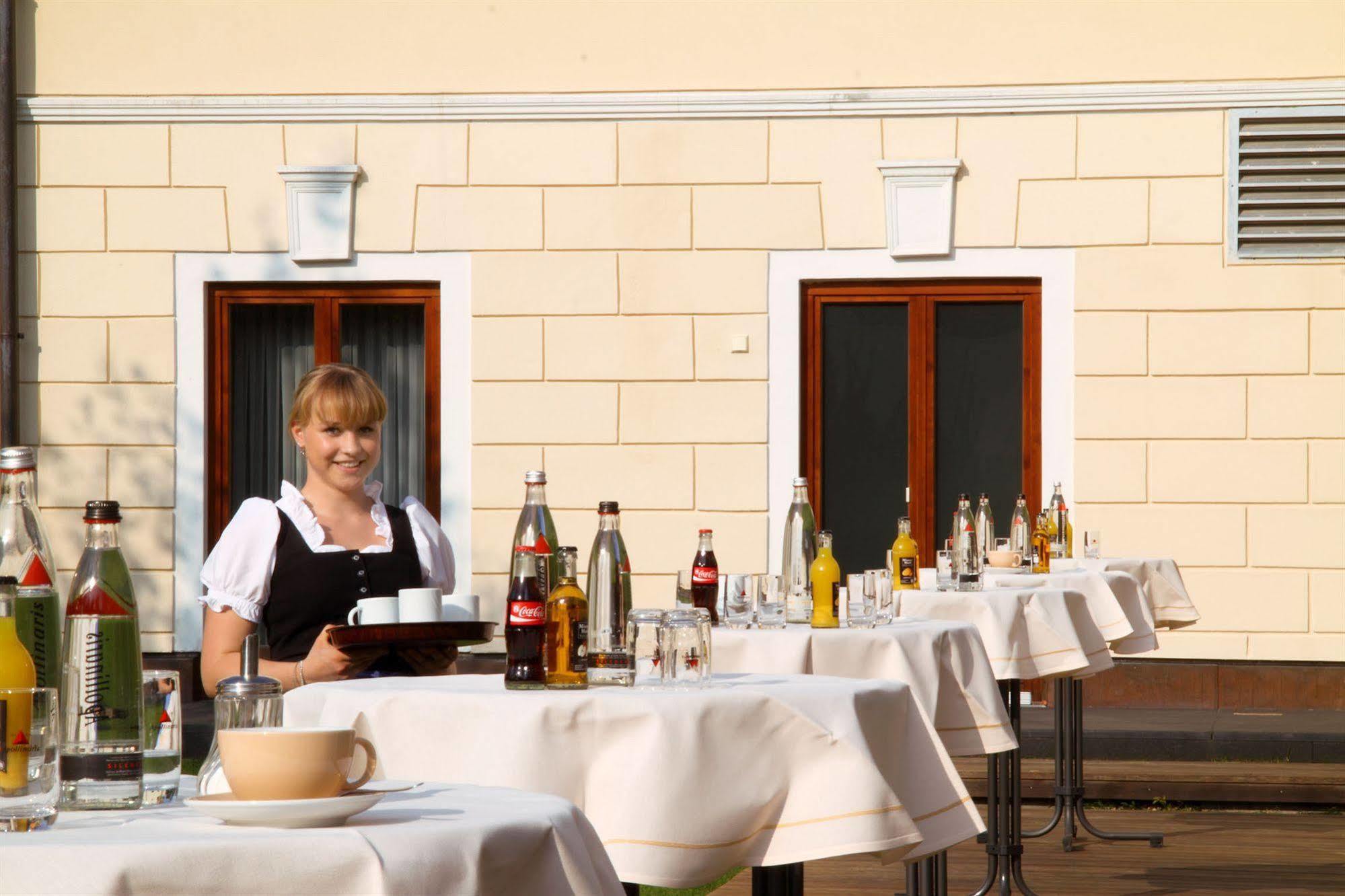 Hotel Am Schlosspark Zum Kurfuerst Oberschleissheim Restaurant photo